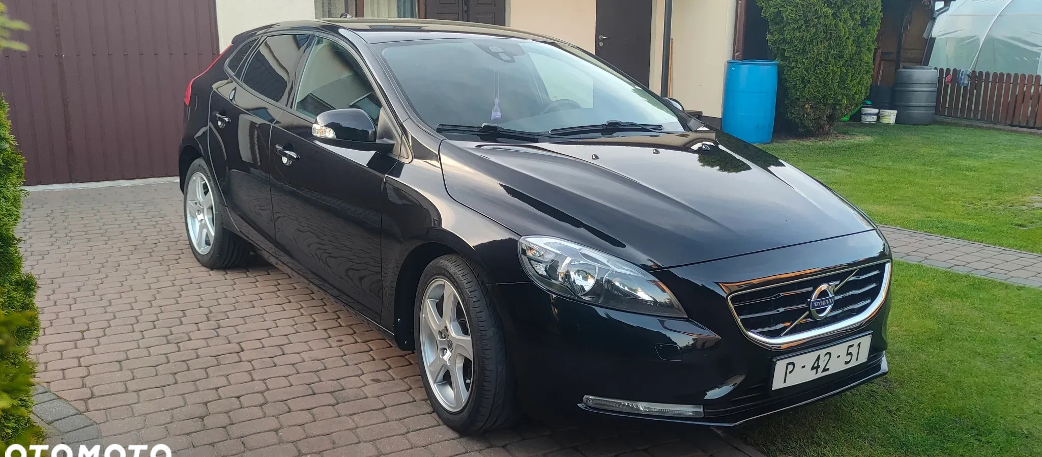 Volvo V40 cena 32900 przebieg: 208000, rok produkcji 2012 z Otmuchów małe 277